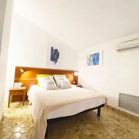 Appartement 6 Avec Deux Chambres - Les Suites De Robinson - Residence Avec Piscine En Bord De Siagne, A Mandelieu Buitenkant foto